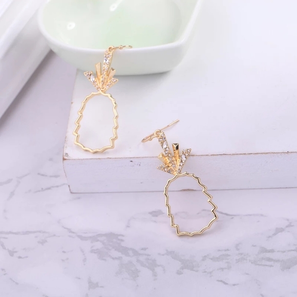 *1 LEFT*Crystal Accented Golden Pineapple Earrings - Picture 4 of 5